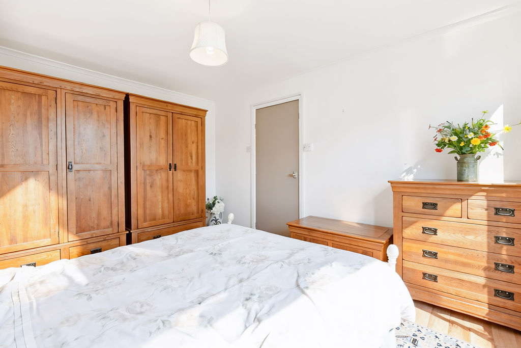 Bedroom- click for photo gallery